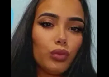 Bebê morre após ser deixada sozinha com irmã de 5 anos; mãe é presa por abandono de incapaz