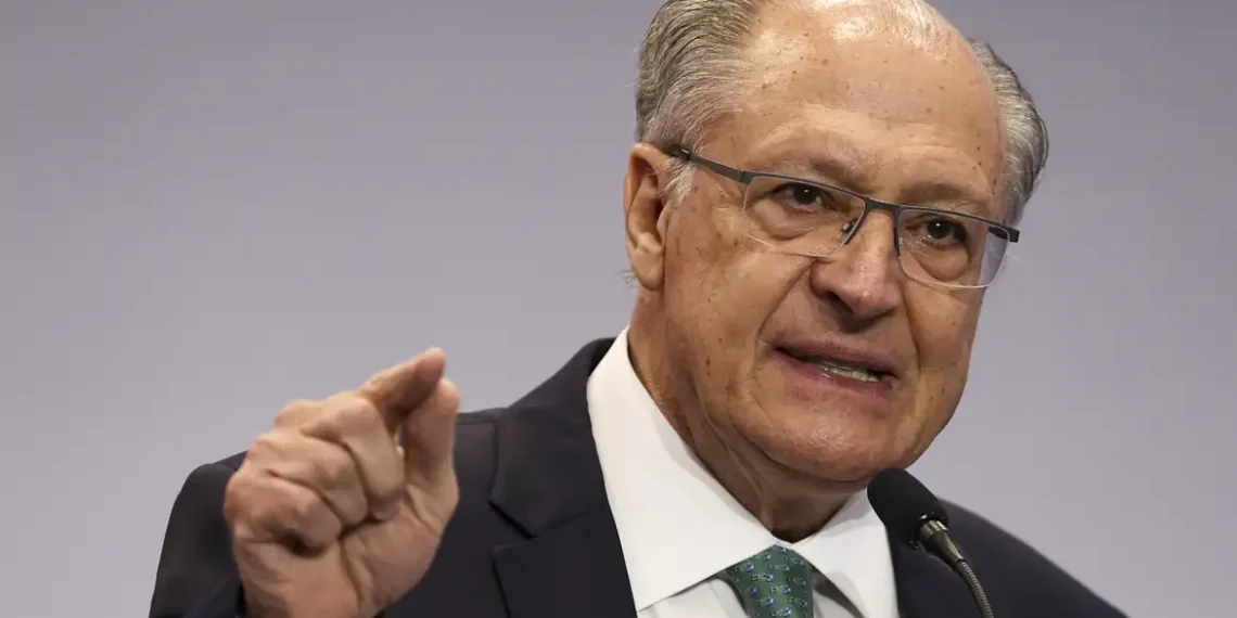Alckmin admite dificuldades em negociar com Trump, mas defende insistência no diálogo