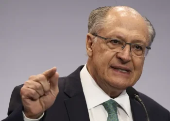 Alckmin admite dificuldades em negociar com Trump, mas defende insistência no diálogo