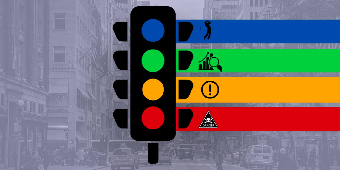 Luzes azuis sobre semáforos ganham espaço como ferramenta de fiscalização