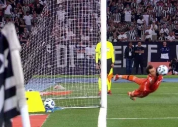 Vasco supera Botafogo nos pênaltis e avança às semifinais da copa do Brasil