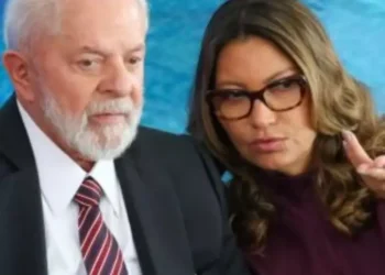 Uso de recursos públicos em viagens da primeira-dama é alvo de ação popular