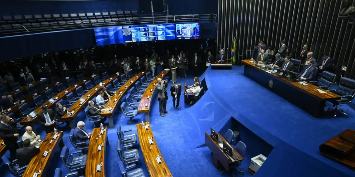 Relator da PEC da Blindagem recomenda rejeição total da proposta no Senado