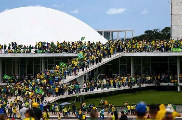 STF aponta inconstitucionalidade de eventual anistia a Bolsonaro e aos golpistas de 8 de Janeiro