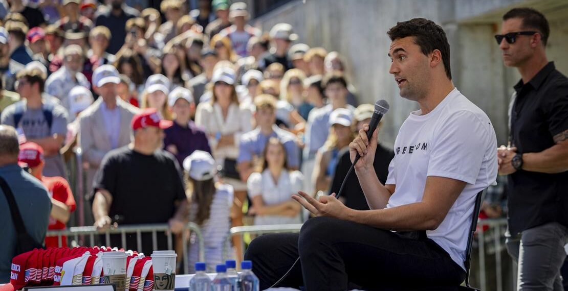 Assassinato de Charlie Kirk expõe tensões e amplia crise política nos EUA