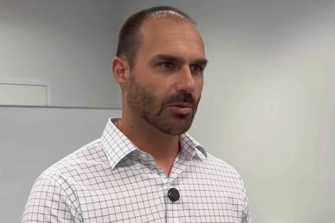 Eduardo Bolsonaro alerta sobre tentativas de minar projeto de anistia para ex-presidente