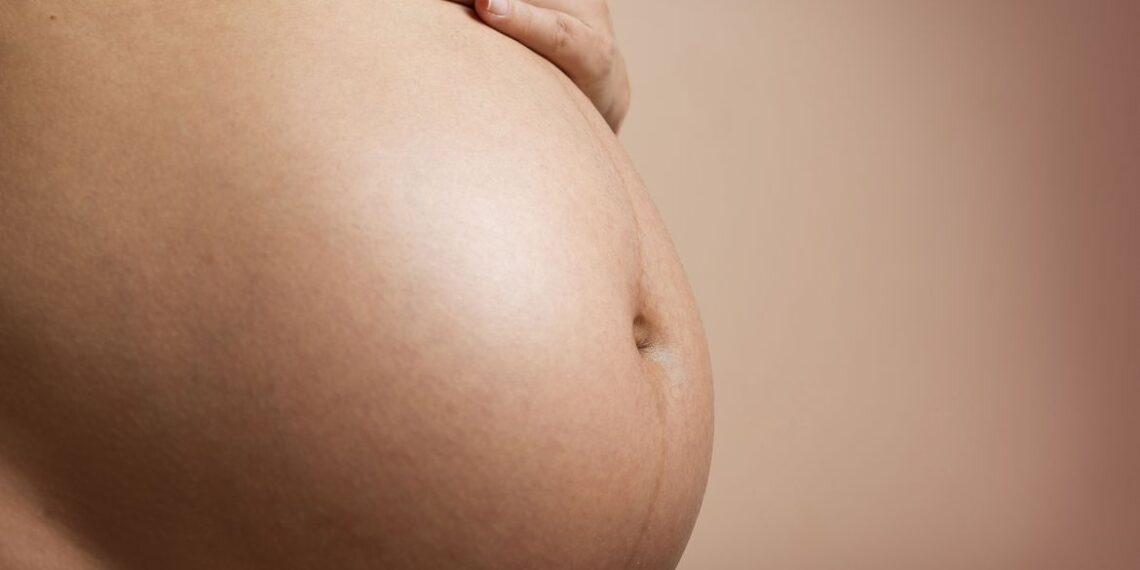 Leucemia: Cientistas investigam uso de droga anti-HIV para prevenir transmissão do HTLV-1 de mãe para filho