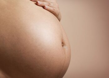 Leucemia: Cientistas investigam uso de droga anti-HIV para prevenir transmissão do HTLV-1 de mãe para filho