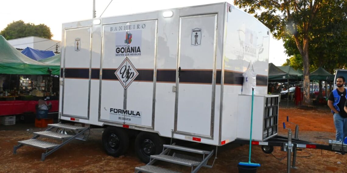 Prefeitura de Goiânia instala banheiros móveis climatizados em mais de 60 feiras da capital
