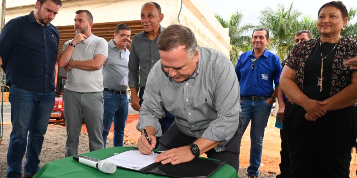 Obras do viaduto na Avenida Leste-Oeste são retomadas em Goiânia após mais de um ano de paralisação