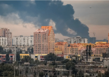 Rússia intensifica ofensiva e lança maior ataque aéreo contra Ucrânia em um mês