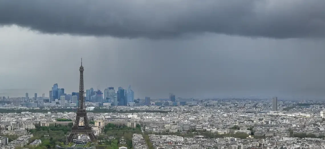 Com dívida histórica, França se torna foco de tensão para União Europeia