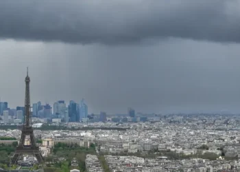 Com dívida histórica, França se torna foco de tensão para União Europeia