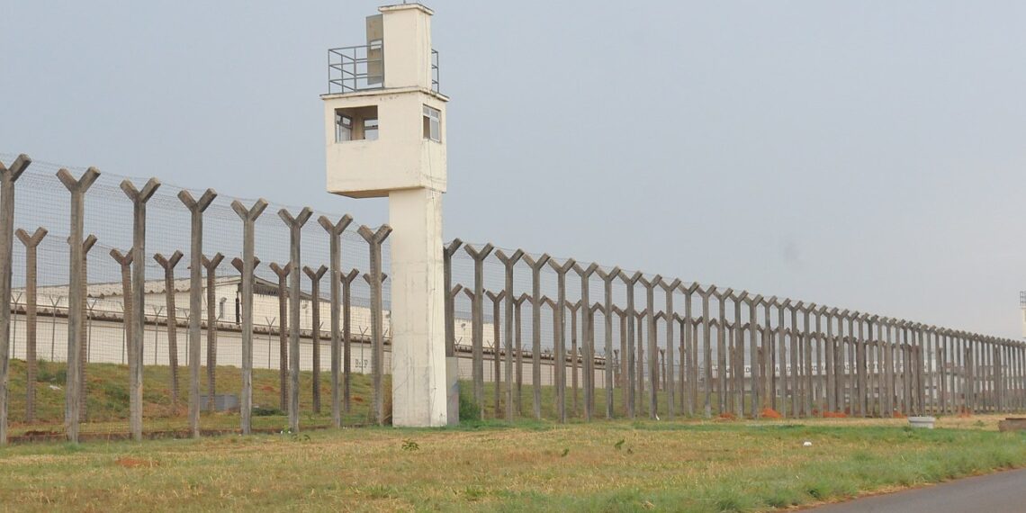 Bolsonaro: Cenários para cumprimento da pena em regime fechado mobilizam Brasília