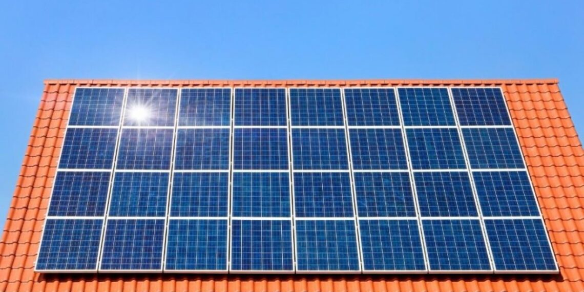 Estudo aponta distorções e ganhos excessivos na micro e minigeração distribuída de energia