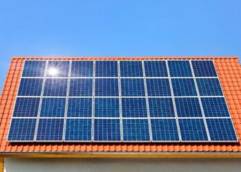 Estudo aponta distorções e ganhos excessivos na micro e minigeração distribuída de energia