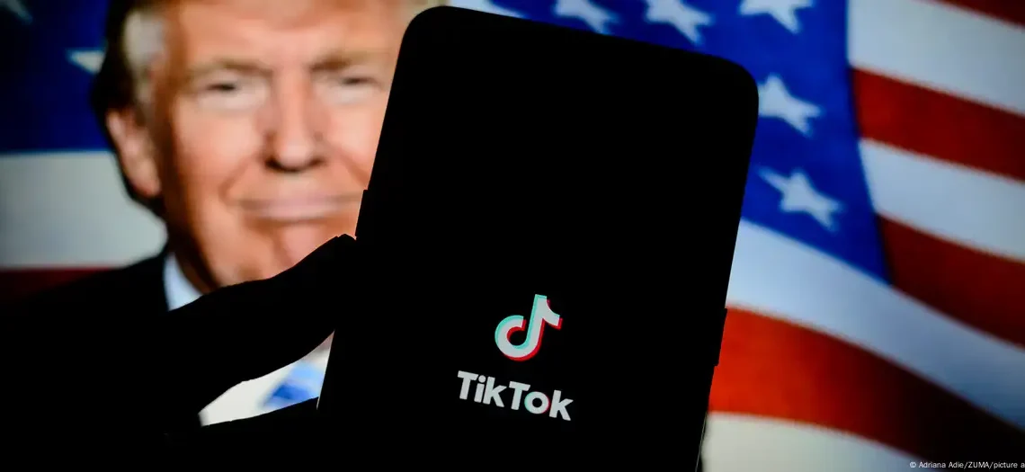 Trump assina ordem executiva para transferir controle do TikTok nos EUA