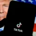 Trump assina ordem executiva para transferir controle do TikTok nos EUA