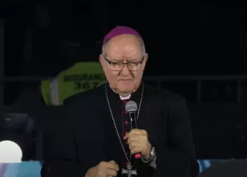 Bispo Dom Adair pede “fim do comunismo” durante oração no evento Desperta Brasil