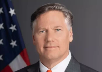 Christopher Landau critica condenação de Bolsonaro e diz que processo é “farsa política”