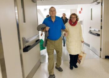 Paciente vive seis meses com rim de porco geneticamente modificado, marco histórico na medicina