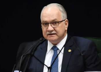 Fachin assume STF em meio a sanções dos EUA e pressão do bolsonarismo