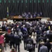 Câmara dos Deputados aprova urgência para anistia de condenados por atos golpistas