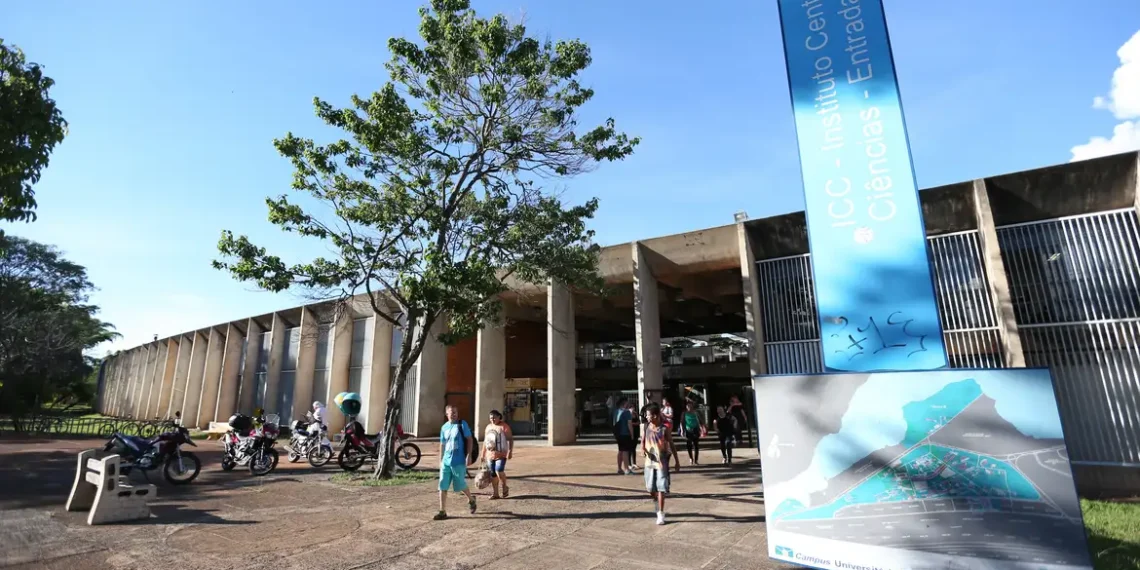 Pesquisas em universidades públicas avançam na detecção de metanol em bebidas