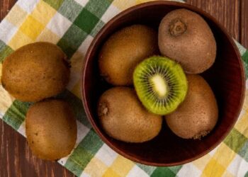 Kiwi: A fruta que impulsiona colágeno, equilibra o humor e beneficia as articulações