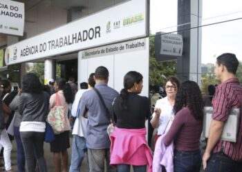 Desemprego no Brasil mantém menor nível histórico e registra estabilidade em setembro
