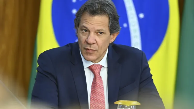 Haddad aponta definição de medidas para compensar arrecadação do IOF nesta terça-feira (21)