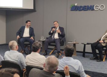 Prefeito Sandro Mabel propõe novas regras para transporte e descarte de concreto em Goiânia