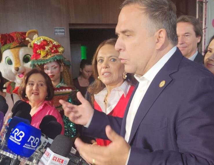 Sandro Mabel prestigia lançamento do Natal do Bem 2025 ao lado de Gracinha Caiado