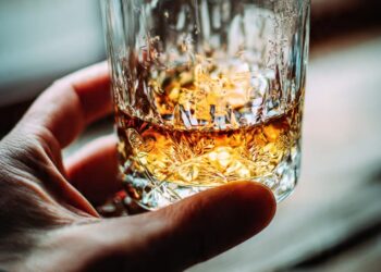 Redução diária de álcool pode evitar mais de 150 mil mortes por câncer no Brasil até 2050