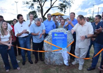Prefeito Leandro Vilela inaugura praça no Jardim Mont Serrat e transforma antigo lixão em espaço de lazer