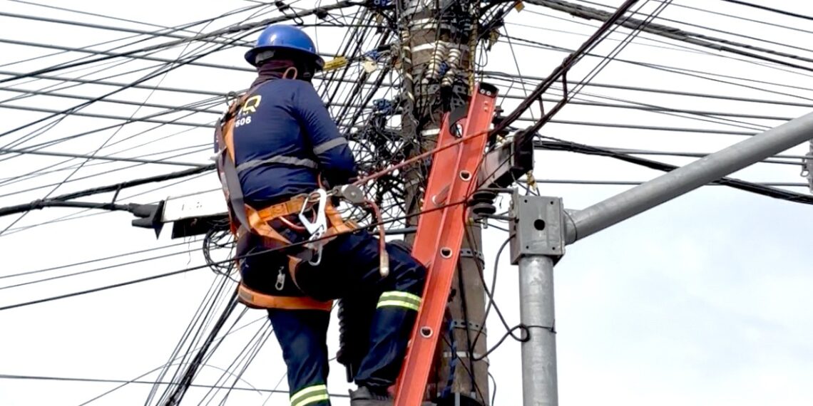 Operação Cidade Segura retira fios soltos e obsoletos na Avenida Bernardo Sayão