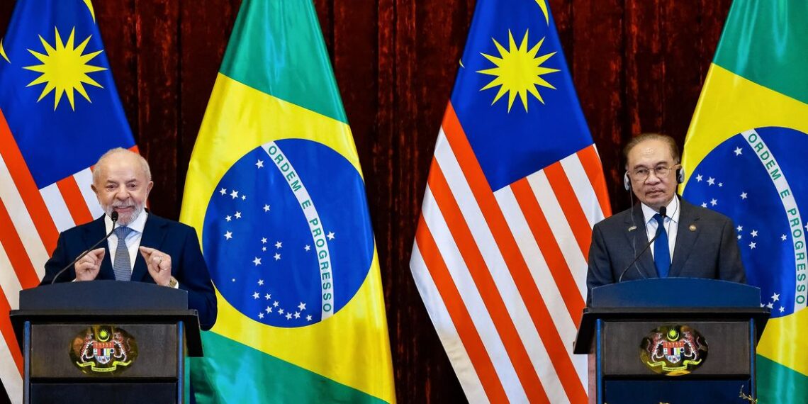 Lula critica falta de lideranças globais e defende paz durante visita à Malásia