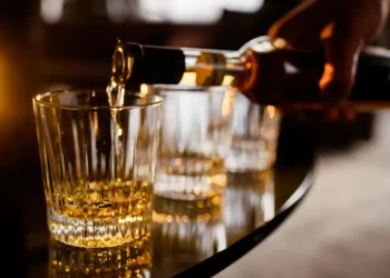 Bebida alcoólica considerada mais segura? Especialista esclarece