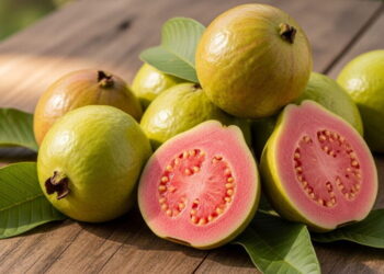 Goiaba supera laranja em vitamina C e é fonte de proteína, destacando-se em feiras