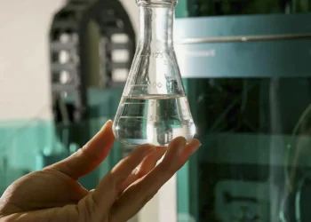 Casos de intoxicação por metanol sobem para 127 em 12 estados, diz Ministério da Saúde