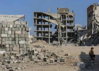 Israel mantém ofensiva militar em Gaza apesar de negociações por cessar-fogo