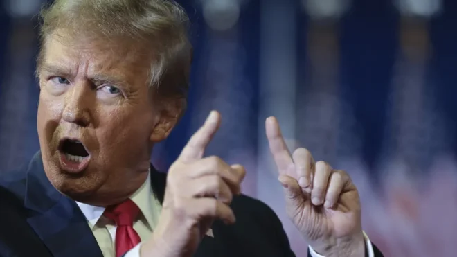 Trump ameaça retomar ofensiva contra o Hamas em Gaza após execuções públicas