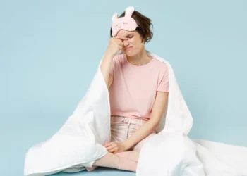 Qualidade ruim do sono pode envelhecer o cérebro em até um ano, aponta estudo sueco