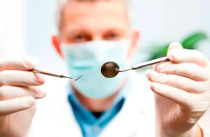 Má saúde bucal pode aumentar em até 86% o risco de AVC, aponta estudo