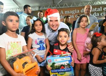 “É muita alegria”, afirma Mabel ao inaugurar iluminação natalina no Jardim Guanabara