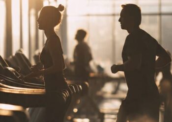 Atividade física moderada pode retardar avanço do Alzheimer, revela estudo