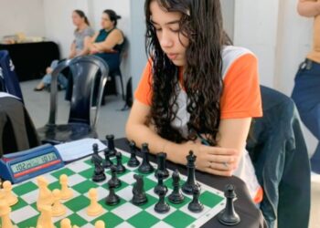 Jovem enxadrista goiana quebra barreiras e conquista título inédito no xadrez nacional