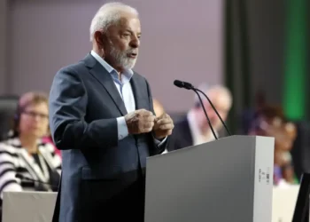 Lula critica gastos militares e cobra ação climática: “O planeta não pode esperar”