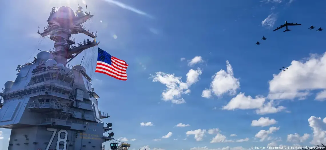 Porta-aviões no Caribe reavivam dois séculos de pressão dos EUA sobre a América Latina
