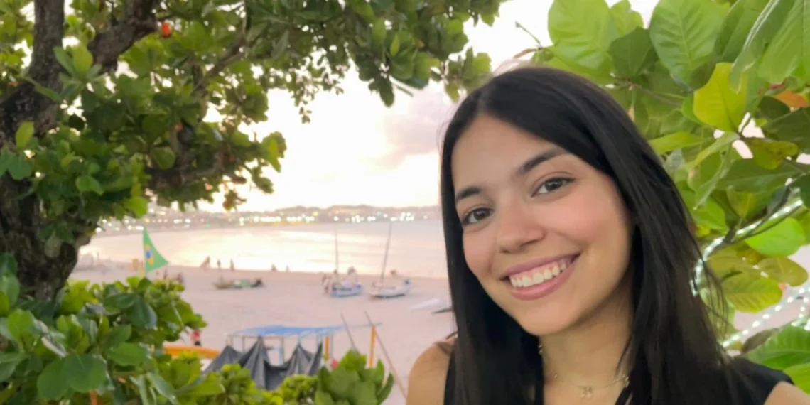 Após sete tentativas no Enem, jovem conquista nota mil na redação e realiza sonho de cursar Medicina